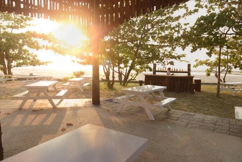 Ocean Front Campgrounds Ngwesaung Buitenkant foto